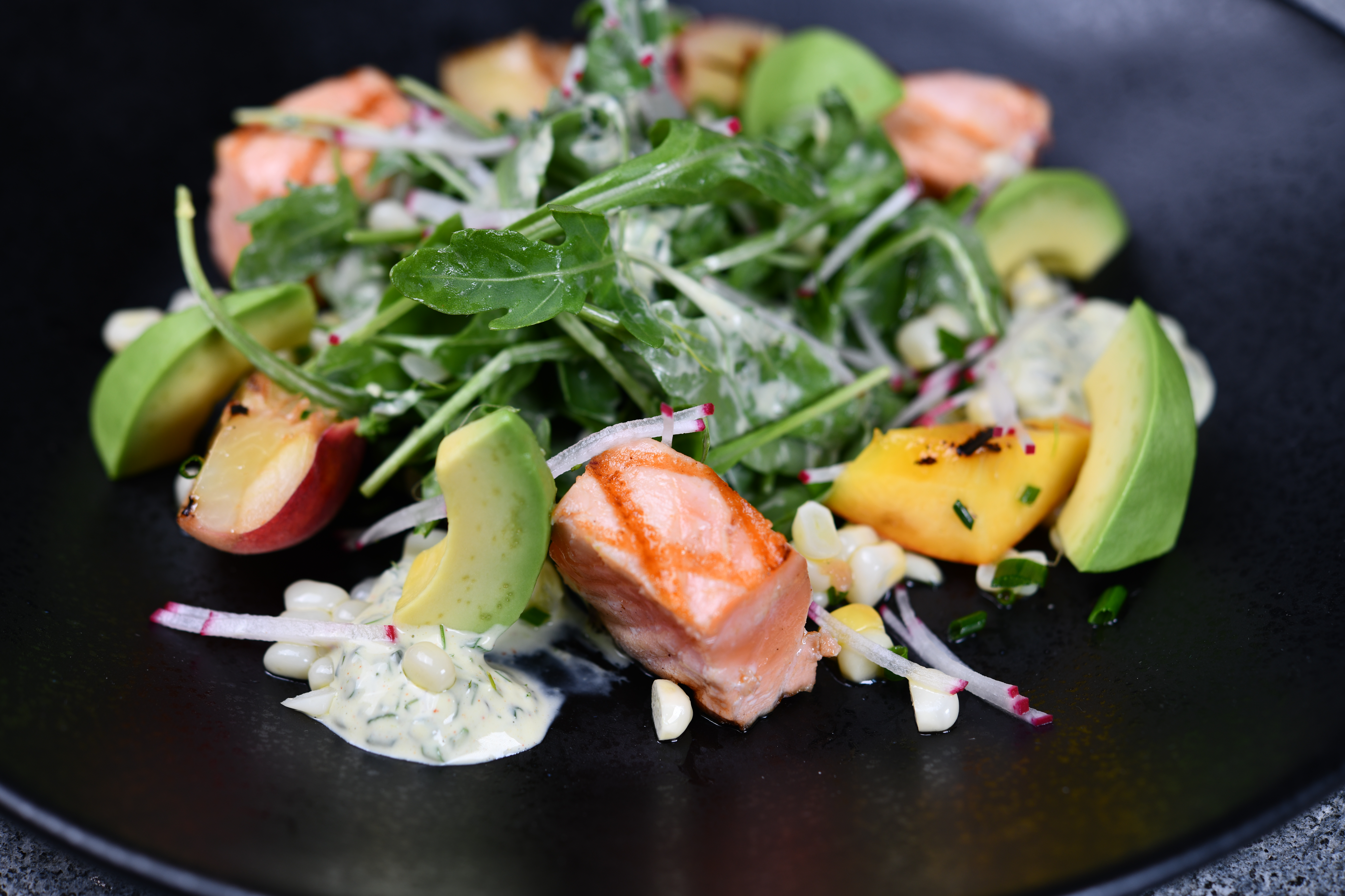 ENSALADA DE SALMÓN: ACOMPAÑA TUS COMIDAS CON UNA SALUDABLE COMBINACIÓN🐟🥬