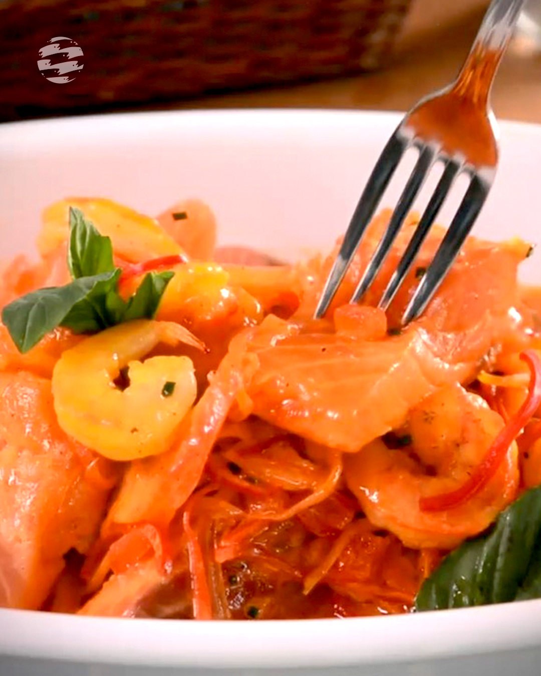 SALMÓN AL WOK: LA FRESCURA DEL MAR DIRECTO A TU MESA👉🏼
