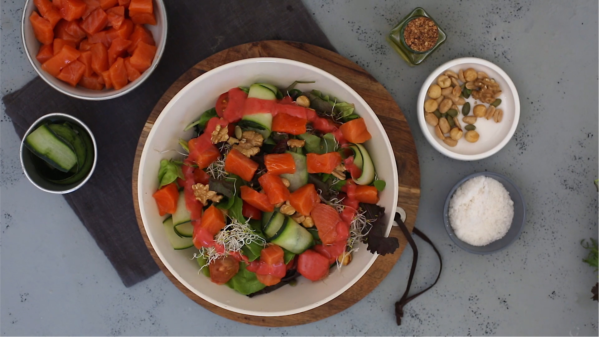 ENSALADA DE SALMÓN Y ADEREZO DE FRAMBUESA 🥬