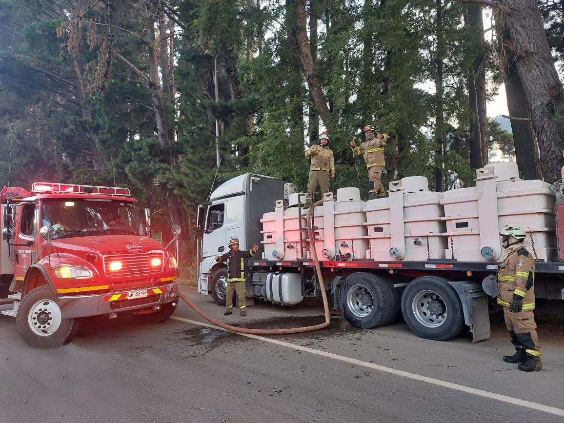 SalmonChile y empresas socias gestionan apoyo logístico para regiones afectadas por incendios forestales en el sur del país