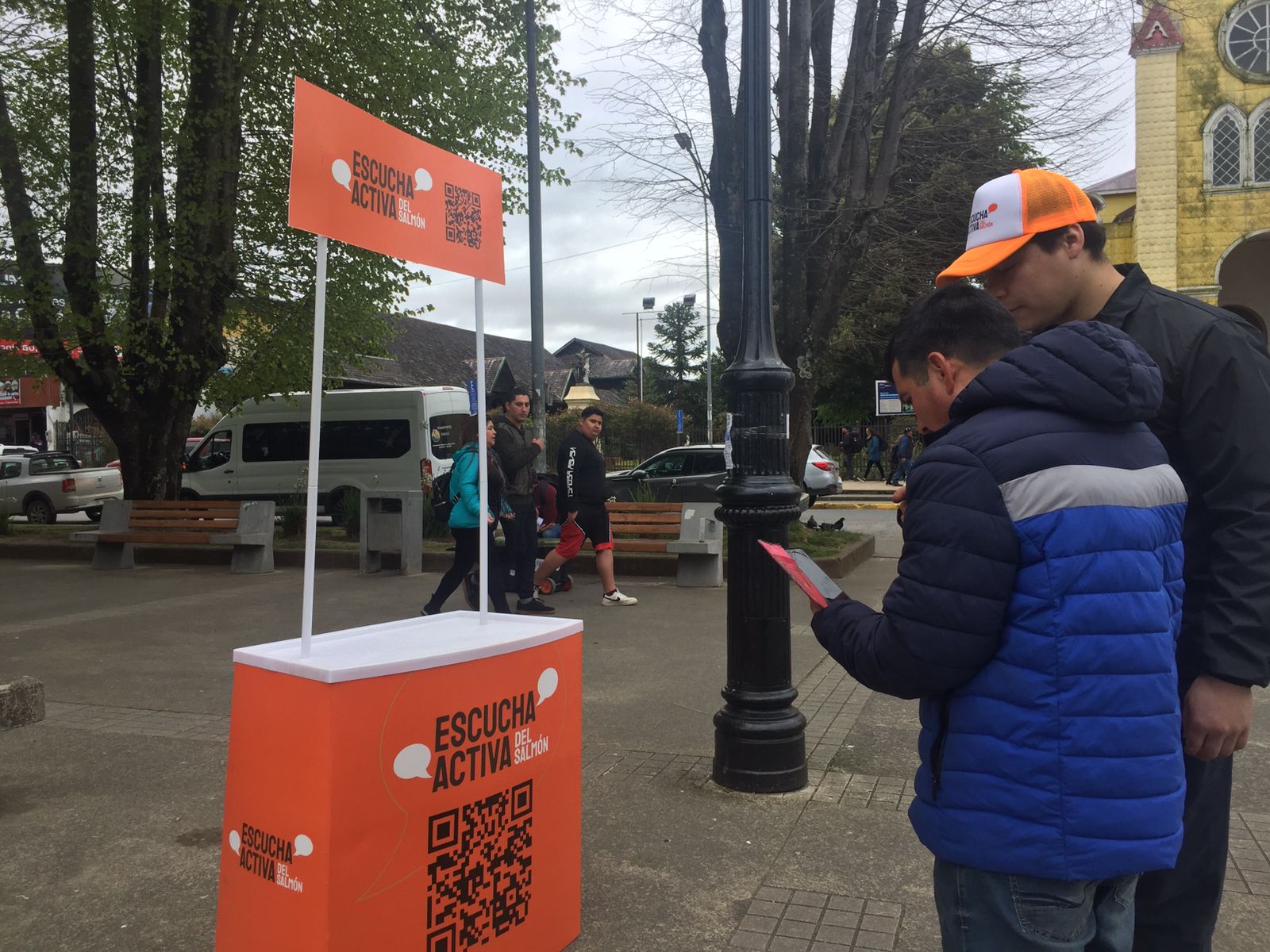 SalmonChile realiza actividades para potenciar programa “Escucha Activa” a lo largo del sur austral