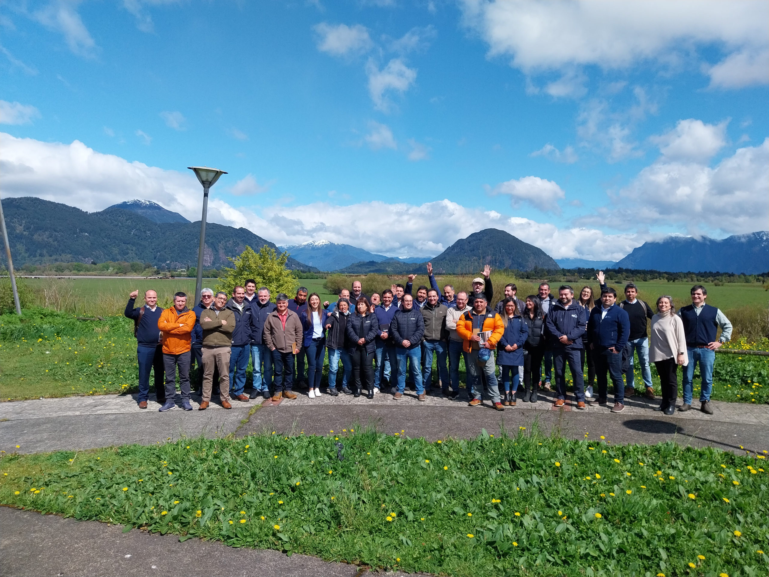 SalmonChile realiza jornada de trabajo en Aysén junto a proveedores locales de la salmonicultura