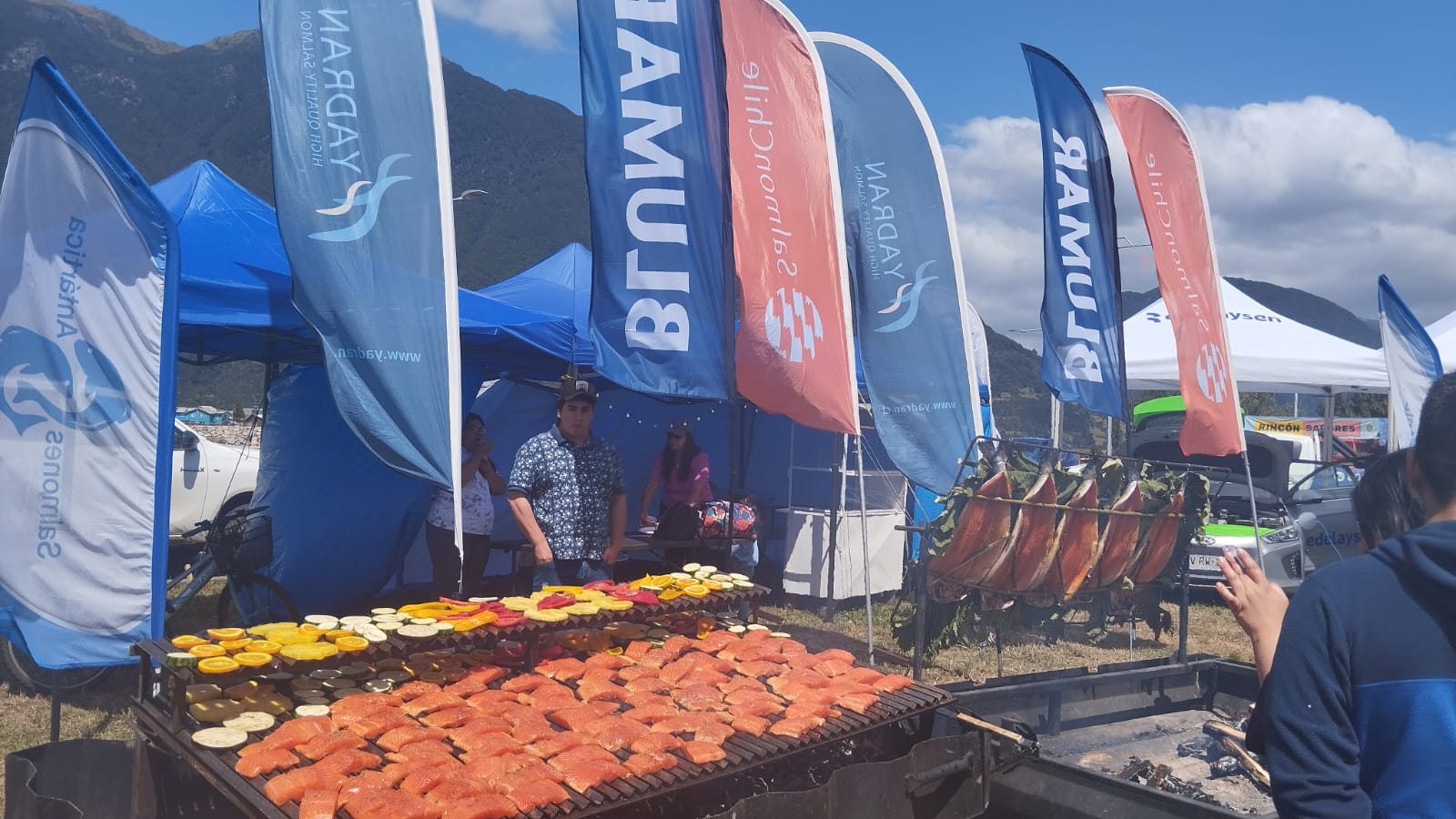 Con más de 80.000 personas: SalmonChile y empresas socias participan en exitosa nueva versión del Carnaval del Agua en Aysén