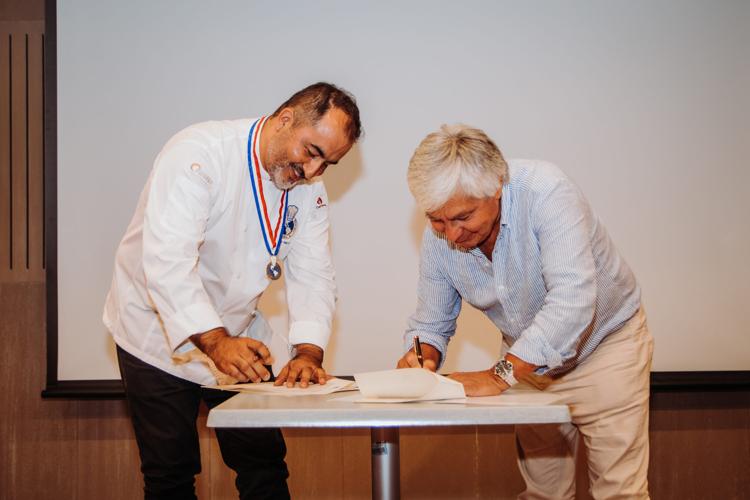 Salmón de Chile firma alianza con reconocida asociación  de chefs para potenciar la gastronomía del sur del país