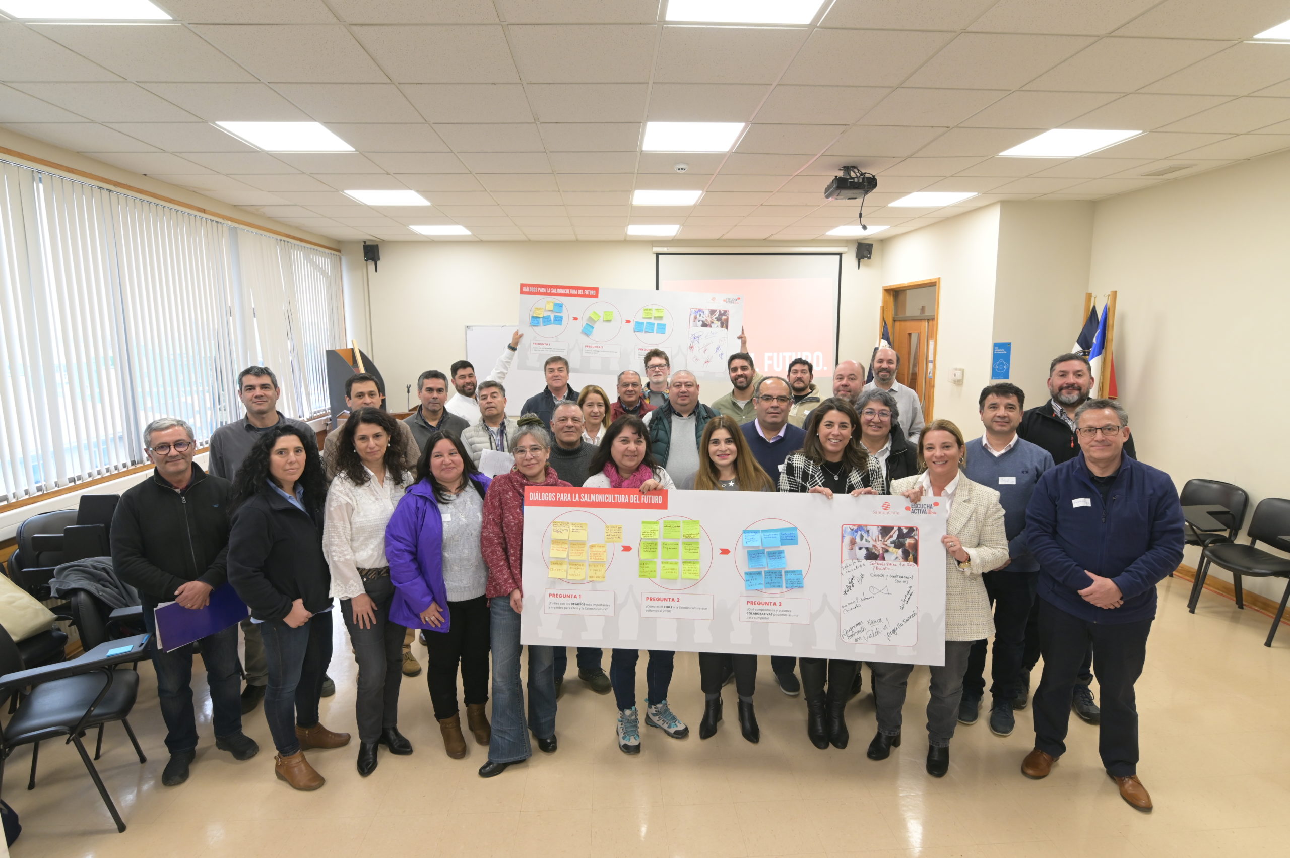 SalmonChile realiza conversatorio ciudadano para proyectar el futuro de la salmonicultura en la región de Los Ríos