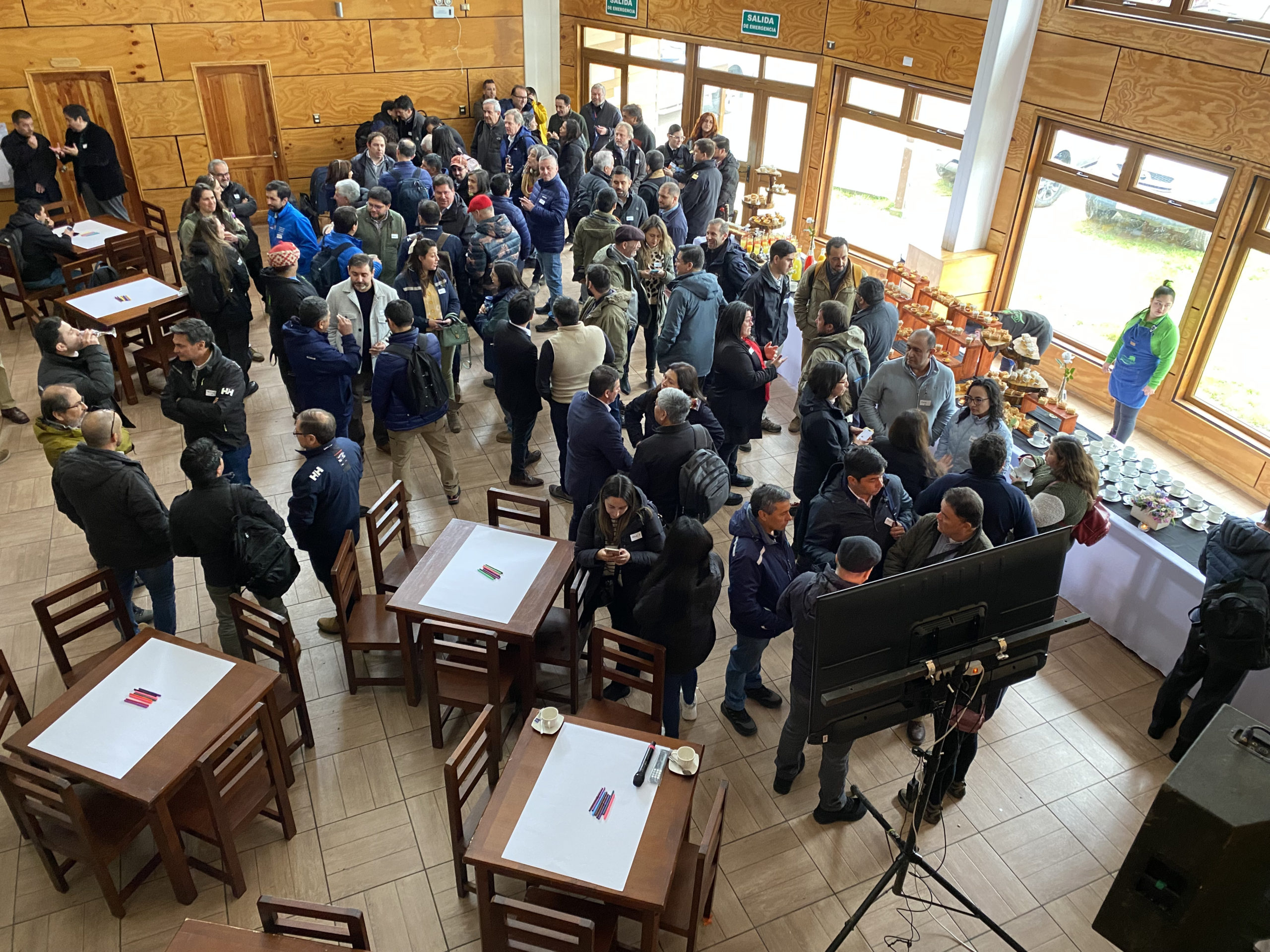 Con presencia del directorio de SalmonChile, actores locales de Aysén se reúnen para dialogar y elaborar las bases de la salmonicultura del futuro