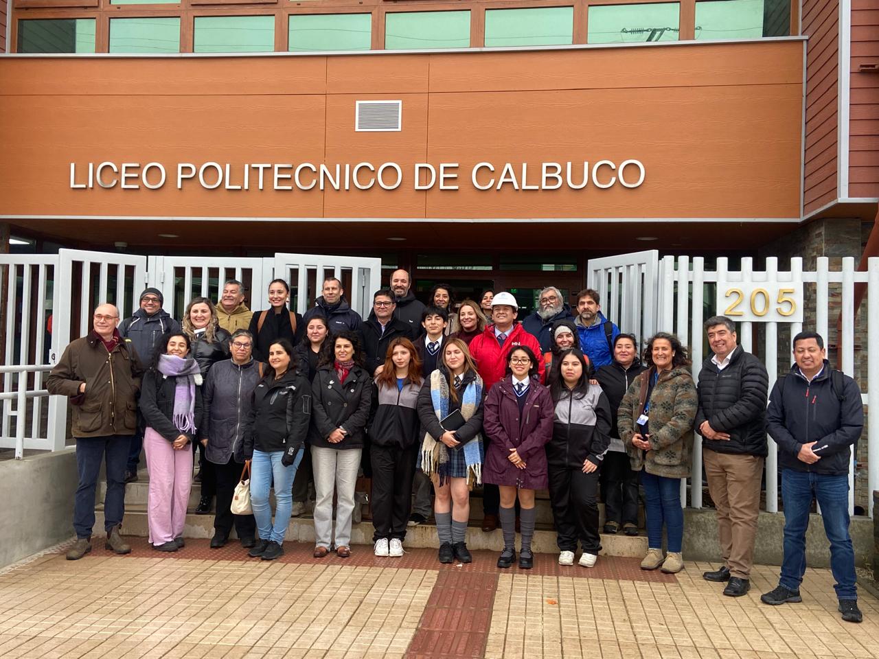 Empresas de la salmonicultura apoyan período de transición de liceo politécnico de Calbuco