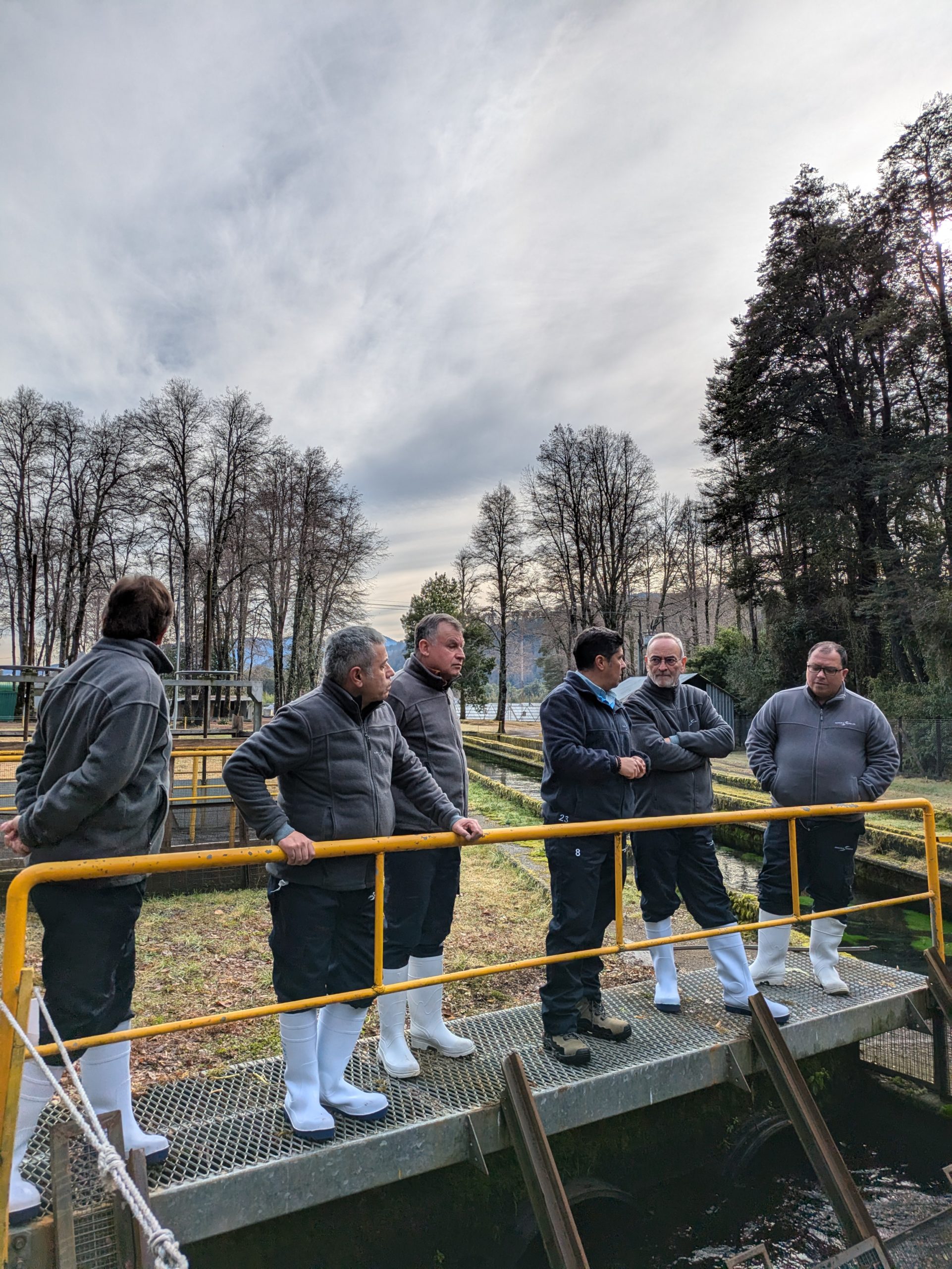 GORE La Araucanía conoce en terreno avances y aportes de la industria salmonera en la región