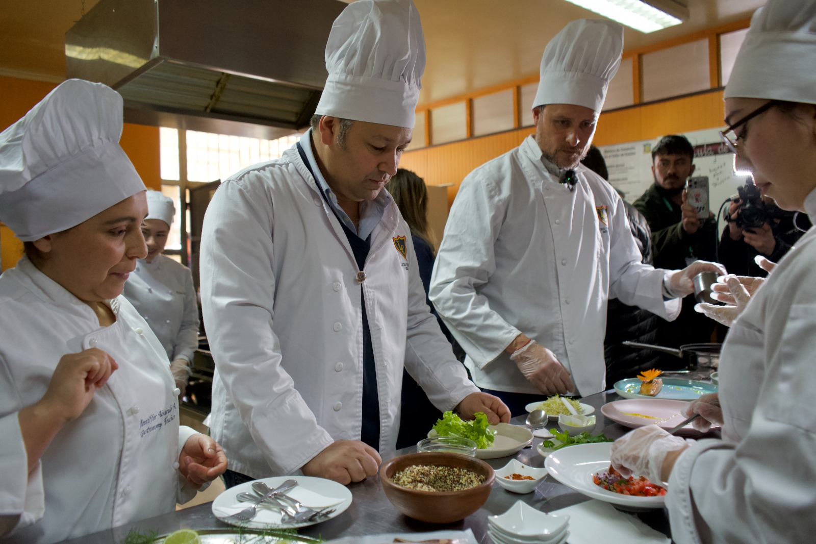 Vuelve el Festival Gastronómico del Salmón a Puerto Montt: tradición culinaria del producto emblema regional