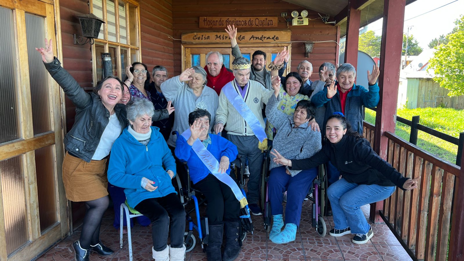 Programa “Compromiso Salmón” entrega 50 kilos de salmón al hogar de ancianos de Queilén
